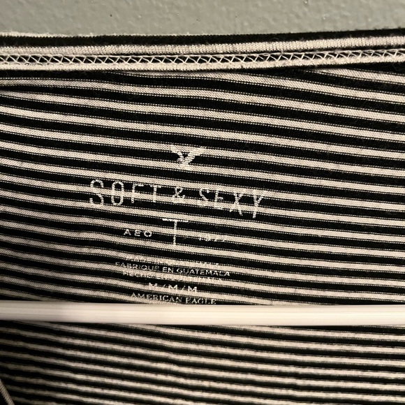 Soft & sexy black and white tee - Picture 1 of 2